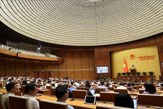 Parlamento de Vietnam debate cuestiones socioeconómicas importantes. (Fotografía: VNA)