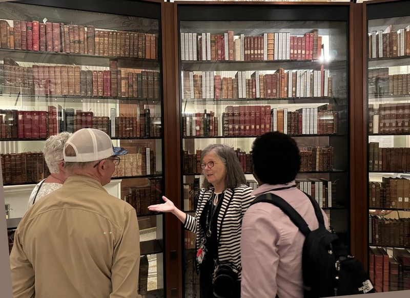 Biblioteca estadounidense guarda valiosos libros sobre Vietnam. (Fotografía: VNA)