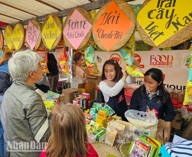 En el Festival de Gastronomía y Literatura de Vietnam “Ici Vietnam Festival” en Francia. (Fotografía: Nhan Dan)