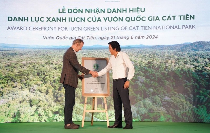 En la ceremonia de entrega del reconocimiento. (Fotografía: laodong.vn)