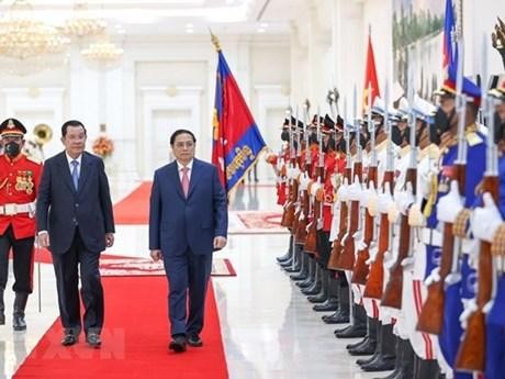 Acto de bienvenida al primer ministro vietnamita, Pham Minh Chinh (Fotografía: VNA)