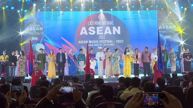 Más de 200 artistas y actores nacionales y extranjeros participan en el Festival de Música de la Asean 2022.