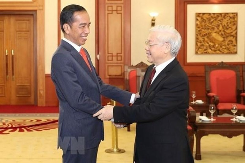 El secretario general del Partido Comunista de Vietnam, Nguyen Phu Trong, recibe al presidente de Indonesia, Joko Widodo, en su visita a Vietnam en septiembre de 2018. (Fotografía: VNA)