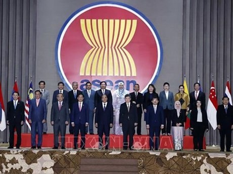 El presidente vietnamita Nguyen Xuan Phuc y otros altos funcionarios de la Asean (Fotografía: VNA)