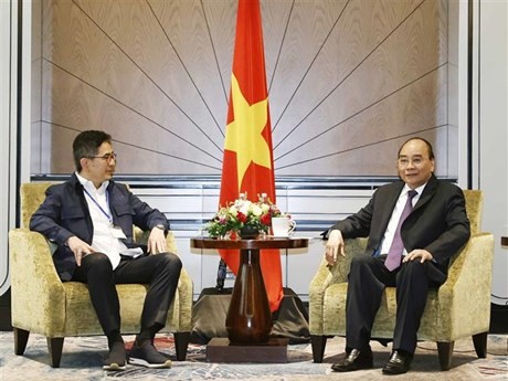 El presidente vietnamita, Nguyen Xuan Phuc, y el titular de la Cámara de Comercio e Industria de Indonesia (Kadin), Arsjad Rasjid (Fotografía:VNA)