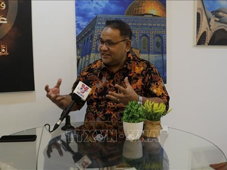 El editor en jefe del diario indonesio Republik Merdeka, Teguh Santosa (Fotografía: VNA)