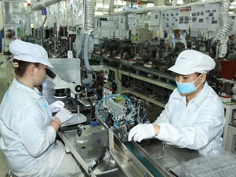 Línea de producción de componentes electrónicos de la empresa Nidec Sankyo Vietnam, en Ciudad Ho Chi Minh (Fotografía: VNA)