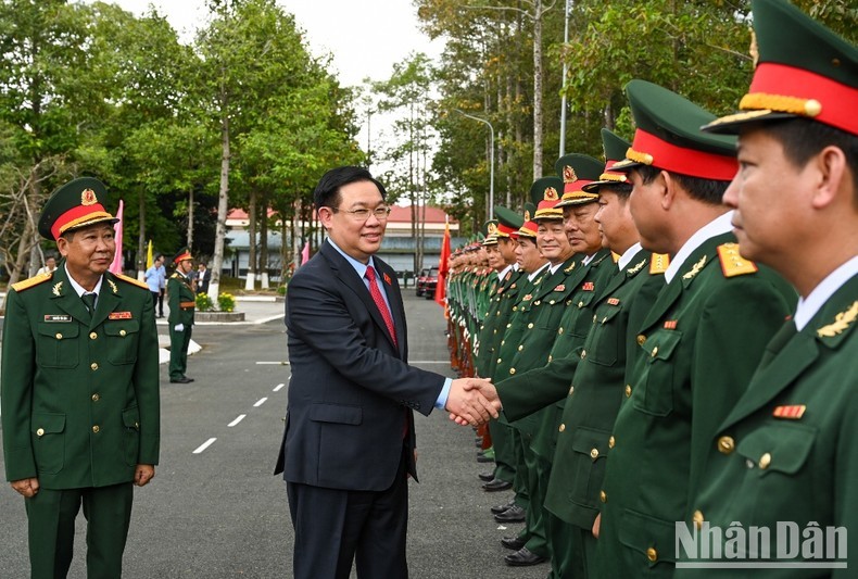 Máxima legisladora de Vietnam visita Alto Mando Militar de provincia de An Giang