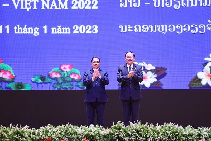 El primer ministro de Vietnam, Pham Minh Chinh, y su homólogo de Laos, Sonexay Siphandone, en el evento. 