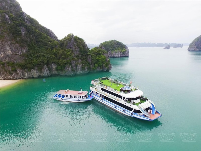 Exploran bahía vietnamita de Lan Ha