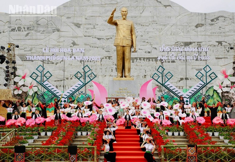 Emocionante festival de Hoa Ban en ciudad de Son La