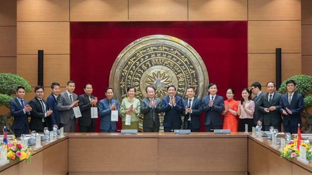 Delegaciones legislativas de Vietnam y Camboya (Foto: VNA)