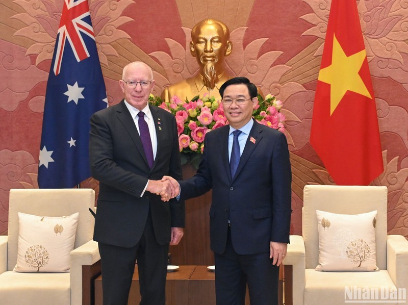 El presidente de la Asamblea Nacional de Vietnam, Vuong Dinh Hue, se reunió hoy en Hanói con el gobernador general de Australia, David Hurley (Foto: Nhan Dan)