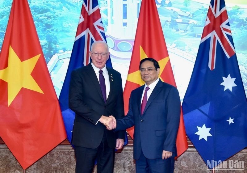 El primer ministro de Vietnam, Pham Minh Chinh (derecha), se reúne con el gobernador general de Australia, David Hurley (Foto: Nhan Dan)