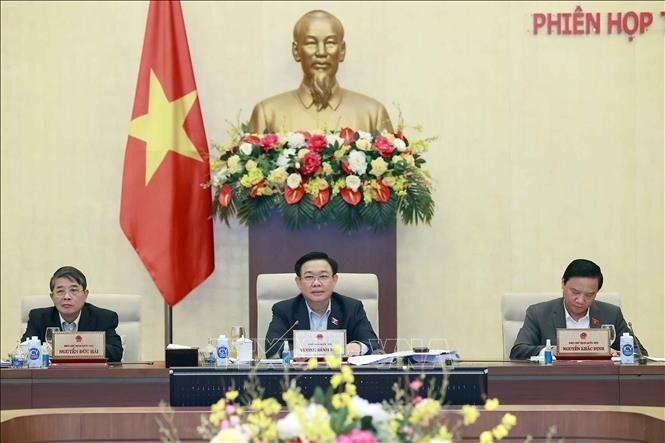 El presidente de la Asambla Nacional vietnamita, Vuong Dinh Hue, habla en una reunión (Foto:VNA)