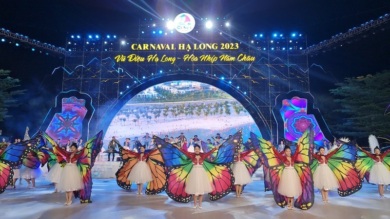 Una actuación artística especial en la ceremonia de apertura del Carnaval Ha Long 2023.