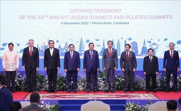 El primer ministro vietnamita, Pham Minh Chinh, y los jefes de las delegaciones participantes en la 41 Cumbre de la Asean (Foto: VNA)