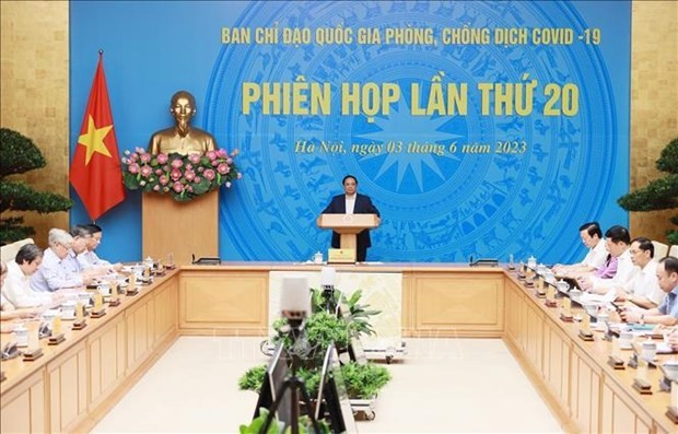 El primer ministro de Vietnam, Pham Minh Chinh, en la reunión de la Dirección Nacional de prevención y lucha contra el Covid-19 (Foto: VNA)