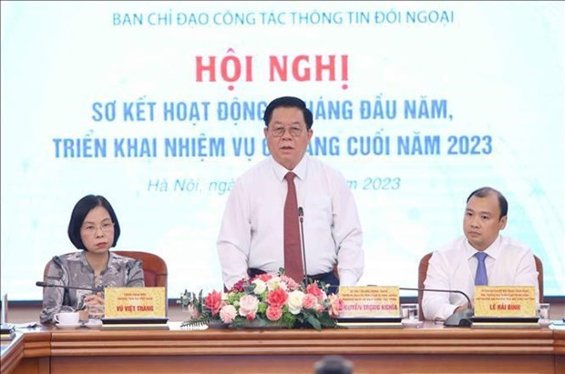 El secretario del Comité Central del Partido Comunista de Vietnam y jefe de su Comisión de Propaganda y Educación, y titular del Comité Directivo del Servicio de Información al Exterior, Nguyen Trong Nghia, habla en la conferencia. (Foto: VNA)