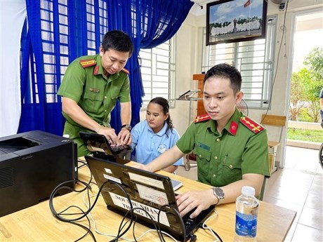 Emiten identificación ciudadana para 186 personas desfavorecidas en Ciudad Ho Chi Minh