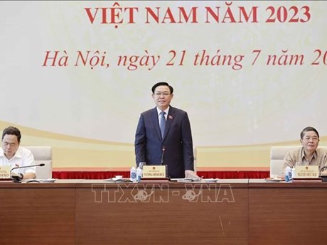 El presidente de la Asamblea Nacional de Vietnam, Vuong Dinh Hue, intervino en la conferencia (Foto: VNA)