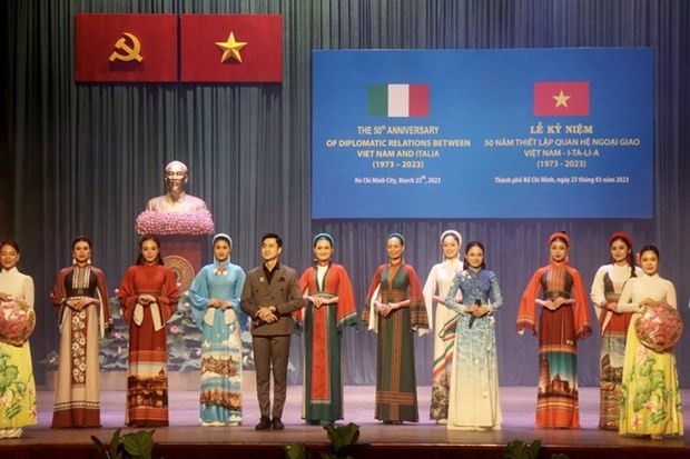 Ceremonia conmemorativa por el 50 aniversario de las relaciones diplomáticas Vietnam-Italia (Foto: tphcm.chinhphu.vn)