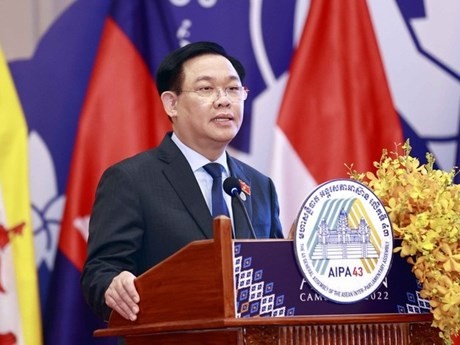 El presidente de la Asamblea Nacional de Vietnam, Vuong Dinh Hue, interviene en la AIPA-43 (Foto: VNA)