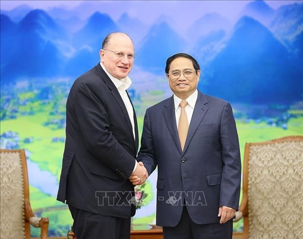 El primer ministro vietnamita, Pham Minh Chinh, recibe al presidente del Grupo HSBC, Mark Tucker (Foto: VNA)
