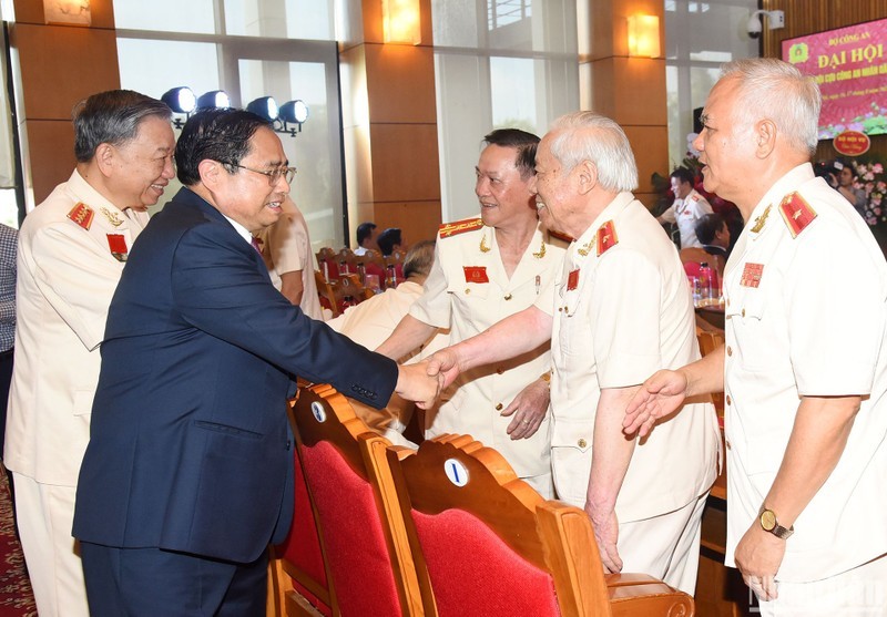 El premier vietnamita, Pham Minh Chinh, y los delegados en el evento.