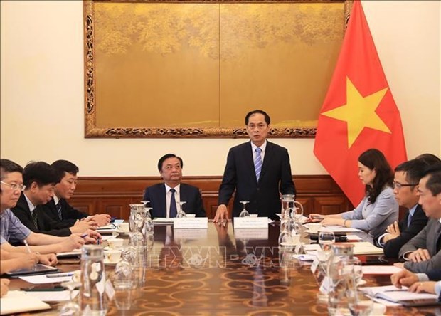 El ministro de Relaciones Exteriores de Vietnam, Bui Thanh Son, habla en el evento. (Foto: VNA)
