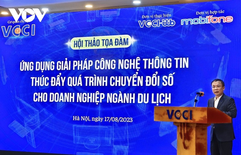  Bui Trung Nghia, vicepresidente de VCCI, habla en el evento (Foto: VOV)