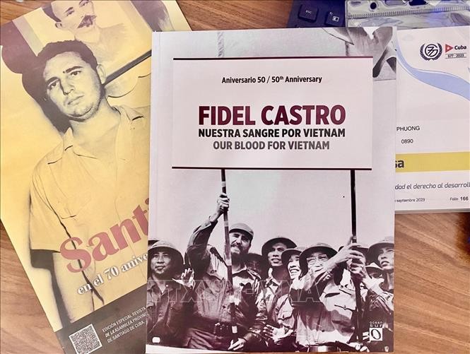 Prensa Latina presenta el libro “Fidel Castro, Nuestra sangre por Vietnam”. (Foto: VNA)