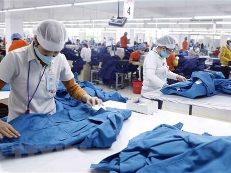 Producción de prendas de vestir para la exportación (Foto: VNA)
