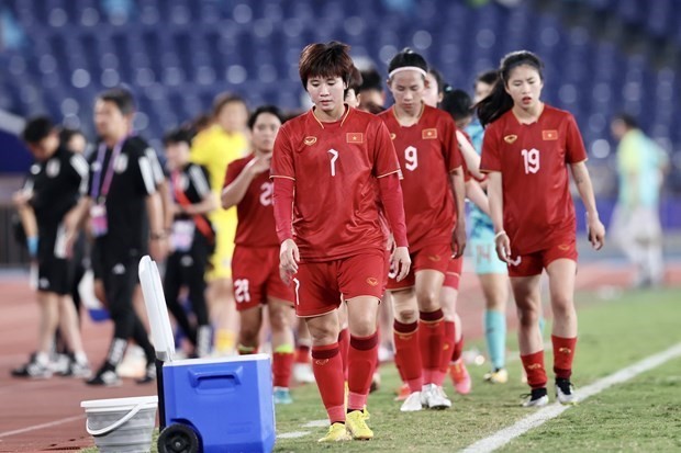 La selección femenina de fútbol de Vietnam pierde 0-7 ante su rival de Japón en el último partido del Grupo D. (Foto: VNA)