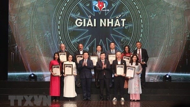 Los galardonados en VIII Premio Nacional de Información al Exterior. (Fuente: VNA)