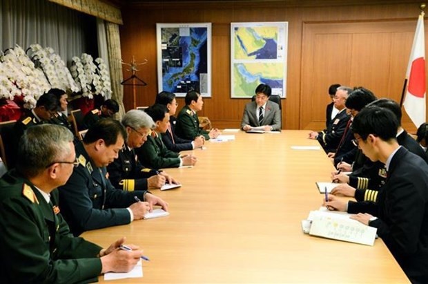 En el encuentro entre coronel general Nguyen Tan Cuong y el ministro japonés de Defensa, Kihara Minoru (Foto: VNA)