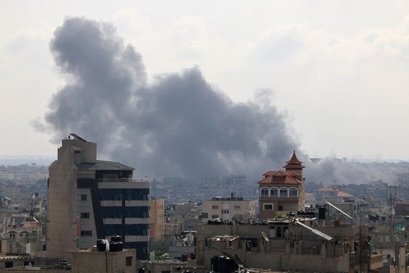 Ciudad de Rafah, en la Franja de Gaza, después de un ataque aéreo el 22 de octubre. (Foto: AFP)