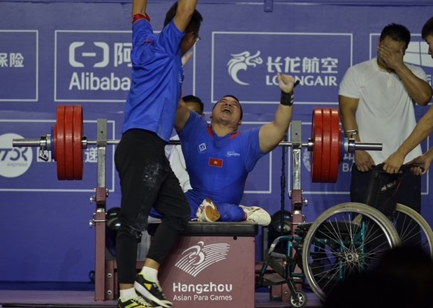 El halterófilo Nguyen Binh An gana un bronce en los Asian Para Games 2023. (Foto: VNA)