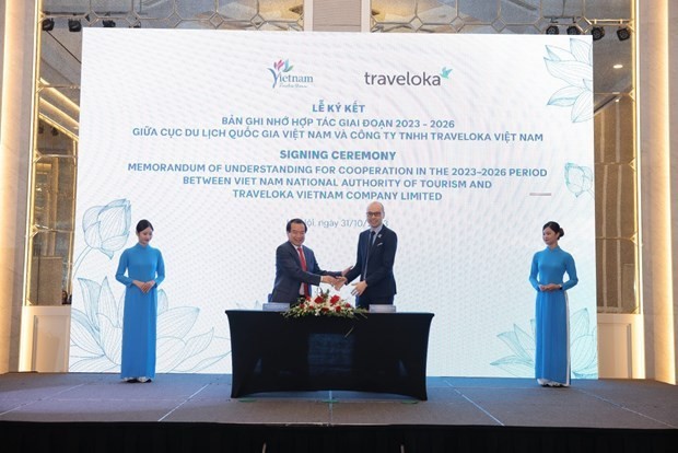 En la firma del memorando de entendimiento entre la Autoridad de Turismo de Vietnam y Traveloka (Foto: VNA)