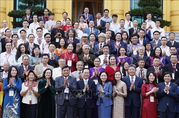 El presidente de Vietnam, Vo Van Thuong, y los delegados (Foto: VNA)