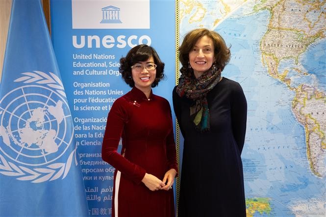 Audrey Azoulay, directora general de la Unesco y la embajadora Le Thi Hong Van, jefa de la misión permanente de Vietnam ante la Unesco (Foto: VNA)