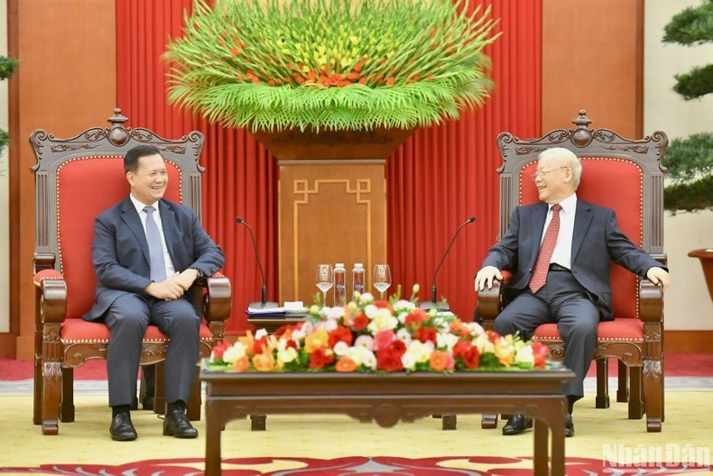 El secretario general del Partido Comunista de Vietnam, Nguyen Phu Trong, y el primer ministro de Camboya, Samdech Moha Bovor Thipadei Hun Manet