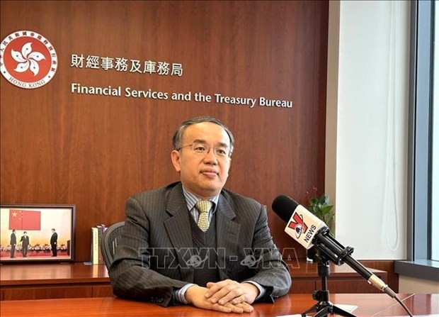 El secretario de Servicios Financieros y Tesoro de Hong Kong (China), Christopher Hui. (Foto: VNA)