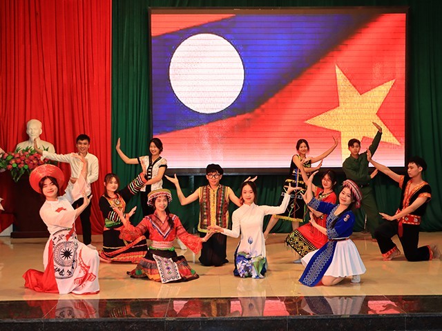 Una actuación musical en el evento (Foto: bafu.edu.vn)