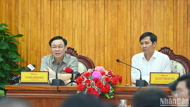 [Foto] Dirigente legislativo vietnamita se reúne con Comité del Partido de provincia de Tay Ninh