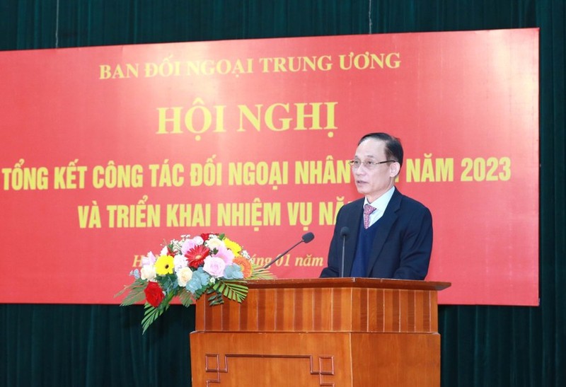 El jefe de Comisión de Relaciones Exteriores del Comité Central del Partido Comunista de Vietnam, Le Hoai Trung en la conferencia (Foto: VNA)
