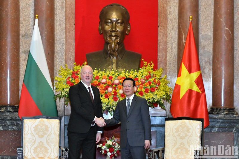 El presidente de Vietnam, Vo Van Thuong (derecha), recibe al presidente de la Asamblea Nacional búlgara, Rossen Dimitrov Jeliazkov. (Foto: Nhan Dan)