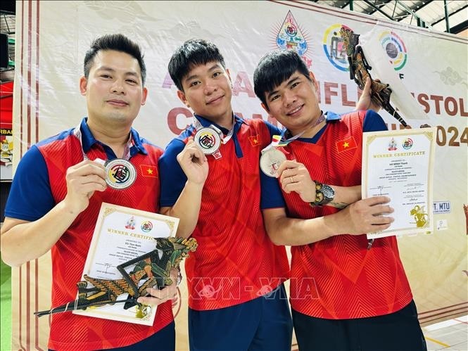 Los tres atletas vietnamitas (Foto: VNA) 