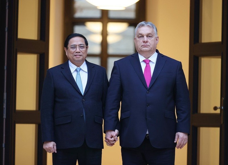 El primer ministro de Vietnam, Pham Minh Chinh, y su homólogo húngaro, Viktor Orban (Foto: VNA)