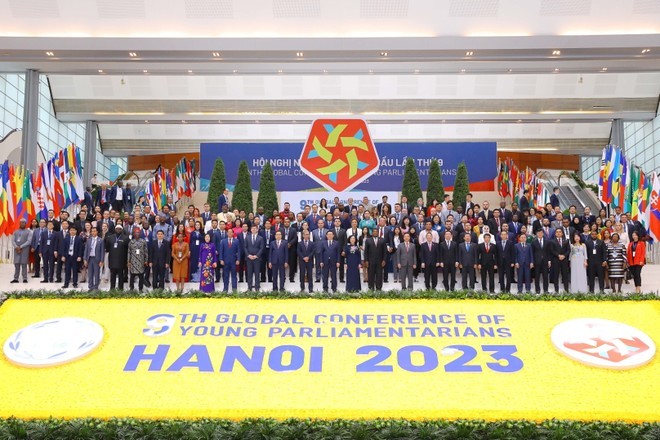 Delegados participantes en la IX Conferencia Global de Jóvenes Parlamentarios en Hanoi (Foto: VNA)